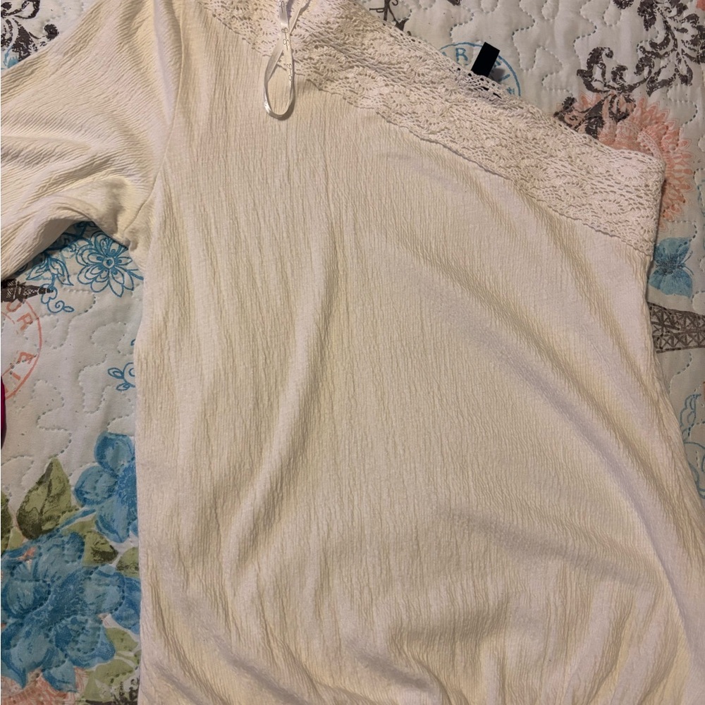 Ladies| Jessica Simpson | Cream One Shoulder Blouse w/ Lace Trim - Picture 5 of 5